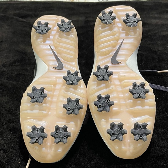 Nike Gray Golf Shoes - Picture 4 of 5